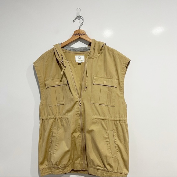 Offline by Aerie Tan Hooded Zip Front Cargo Unisex Vest - Picture 7 of 11